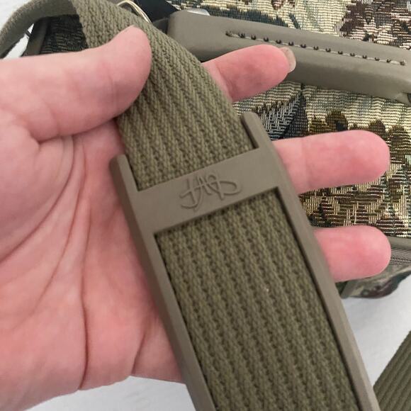 Diane von Furstenberg Vintage Floral Tapestry Travel Makeup Case 9"x12" - Picture 4 of 16